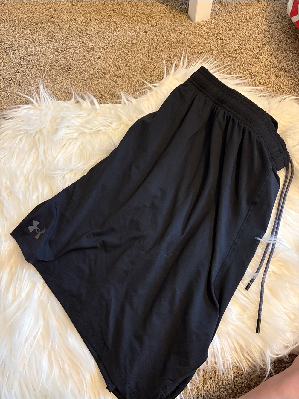 Under Armour tech vent 7 inch Black Athletic Shorts with Drawstring